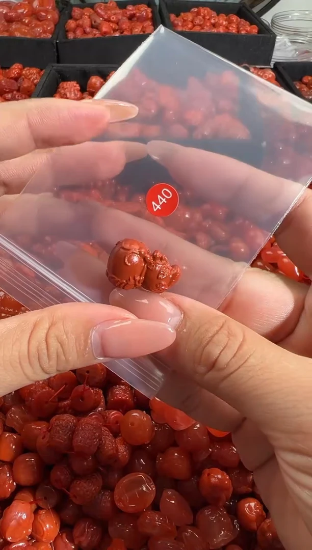 南红玛瑙未镶嵌颈饰1