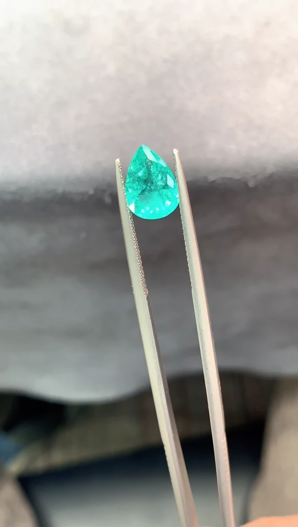 未镶嵌耳饰帕拉依巴碧玺2.62克拉霓虹蓝