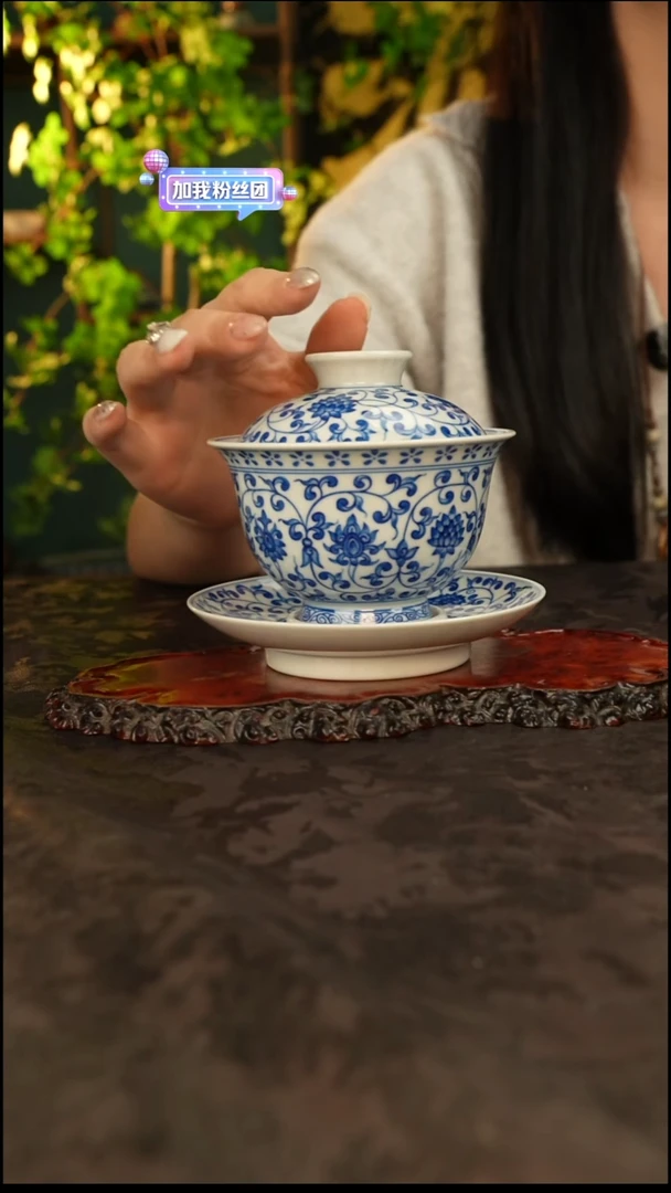 青花手绘缠枝莲三才盖碗