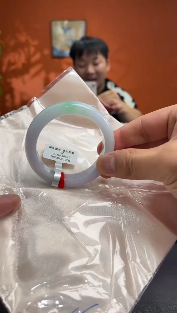 未镶嵌手镯翡翠翡翠手镯（微瑕）