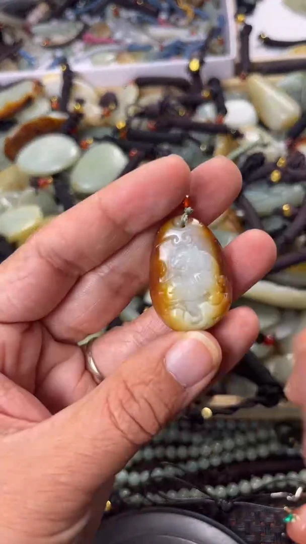 【闪购商品】和田玉颈饰未镶嵌多样性发货没有证书拍一发一有瑕