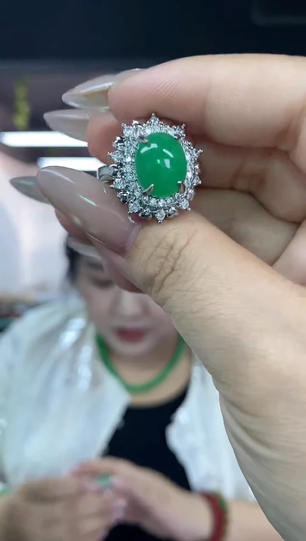 翡翠戒指未镶嵌多样性发其一颜色微差
