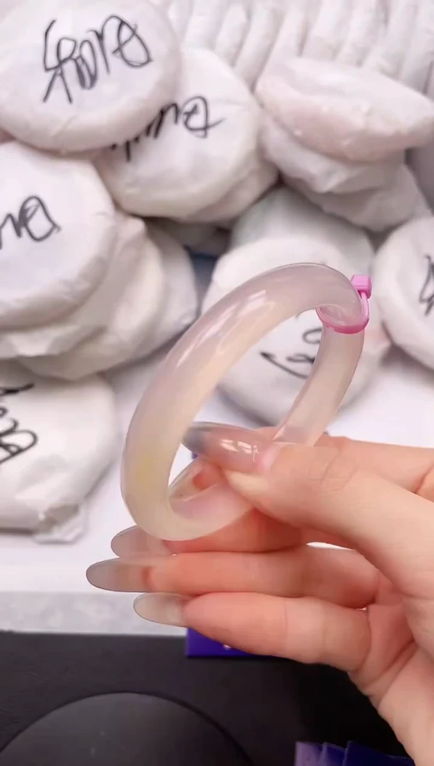 【闪购商品】石英质玉手镯未镶嵌5K333-54