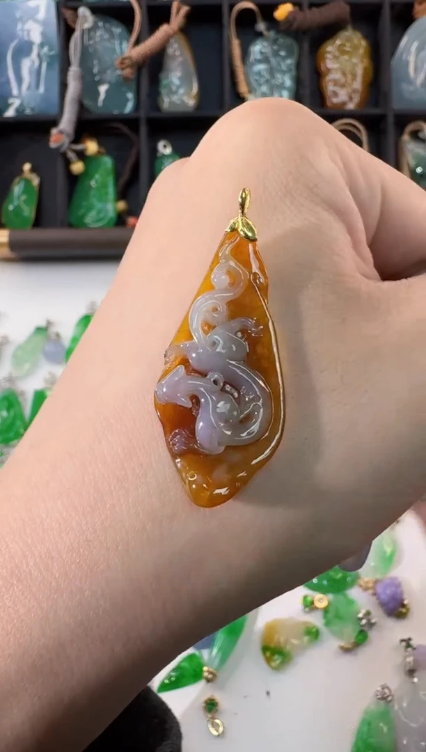 颈饰18K金镶嵌翡翠缅甸A货翡翠