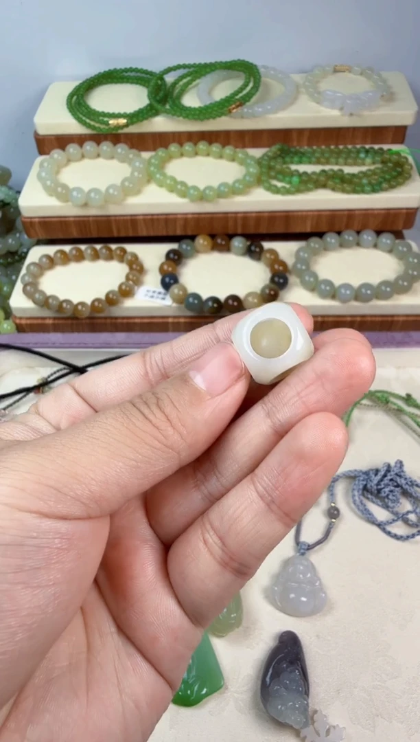 颈饰未镶嵌和田玉嫣*转运珠吊坠