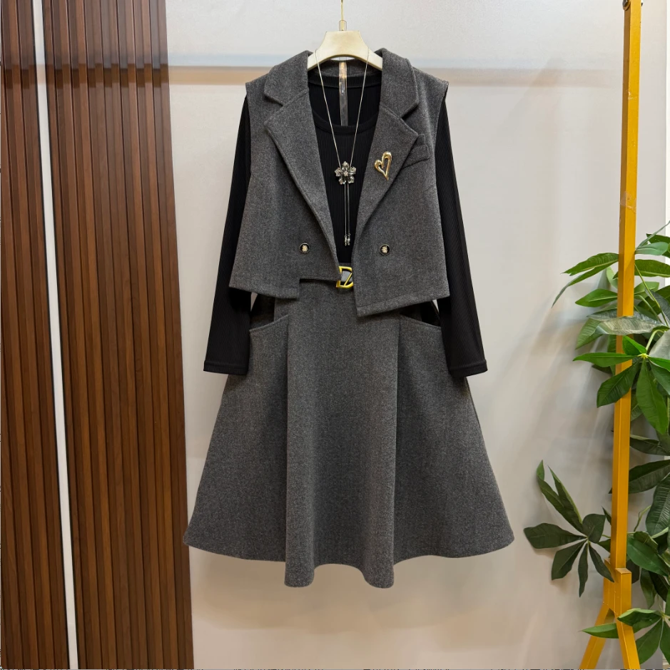 秋冬新款时尚气质法式轻奢千金风西服领马甲十洋气连衣裙两件套