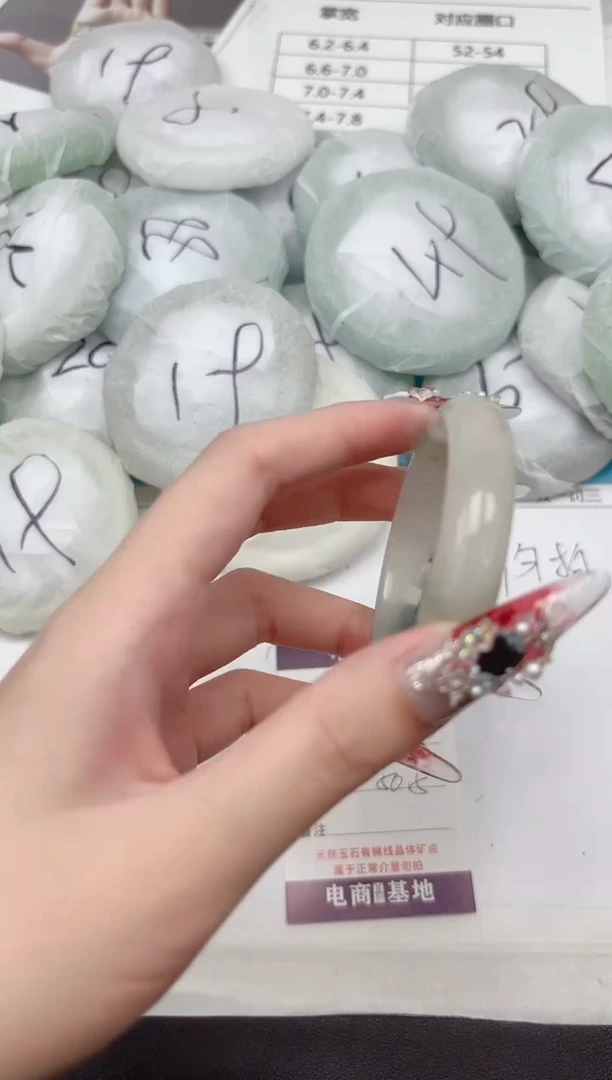 未镶嵌手镯石英质玉218-