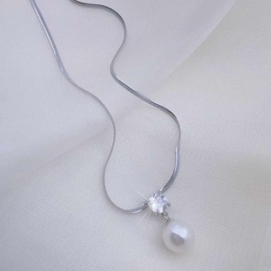 钛钢项链 【Kiss娜】钛钢4415时尚钢色扁蛇骨吊单锆贝珠项链