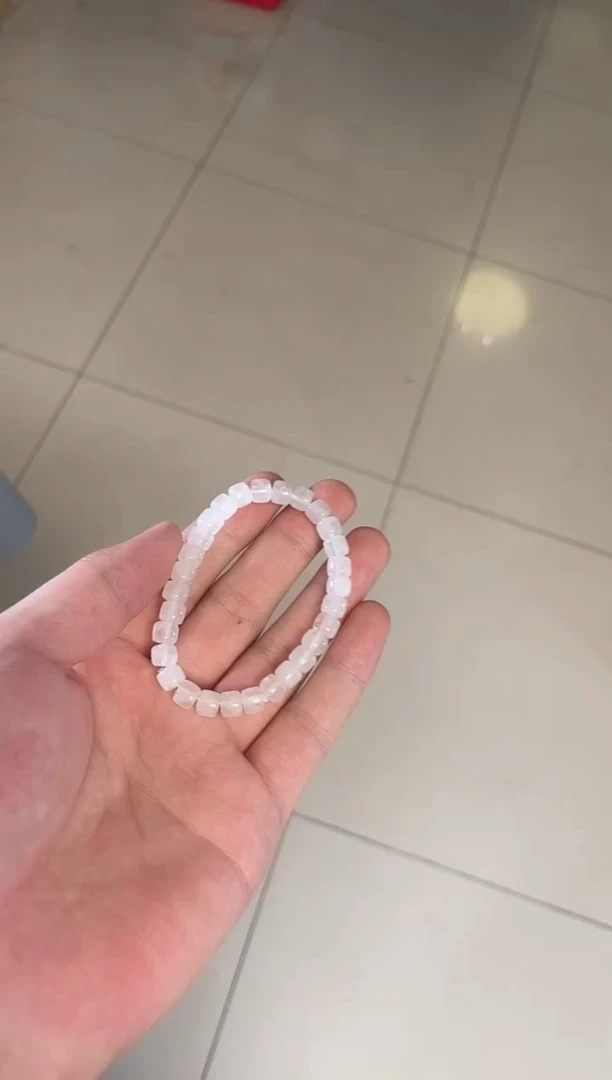 水晶手串未镶嵌，白阿赛水晶直切单圈手串