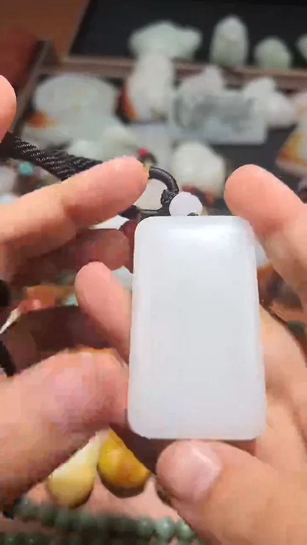 未镶嵌和田玉把件行***。和田玉