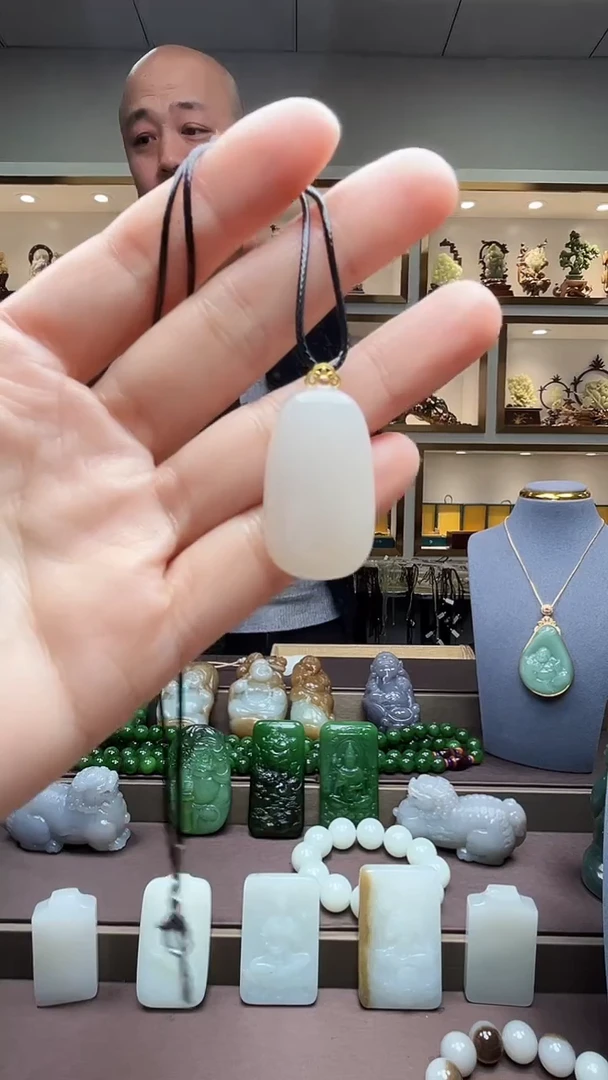 【闪购商品】和田玉颈饰18K金镶嵌苏