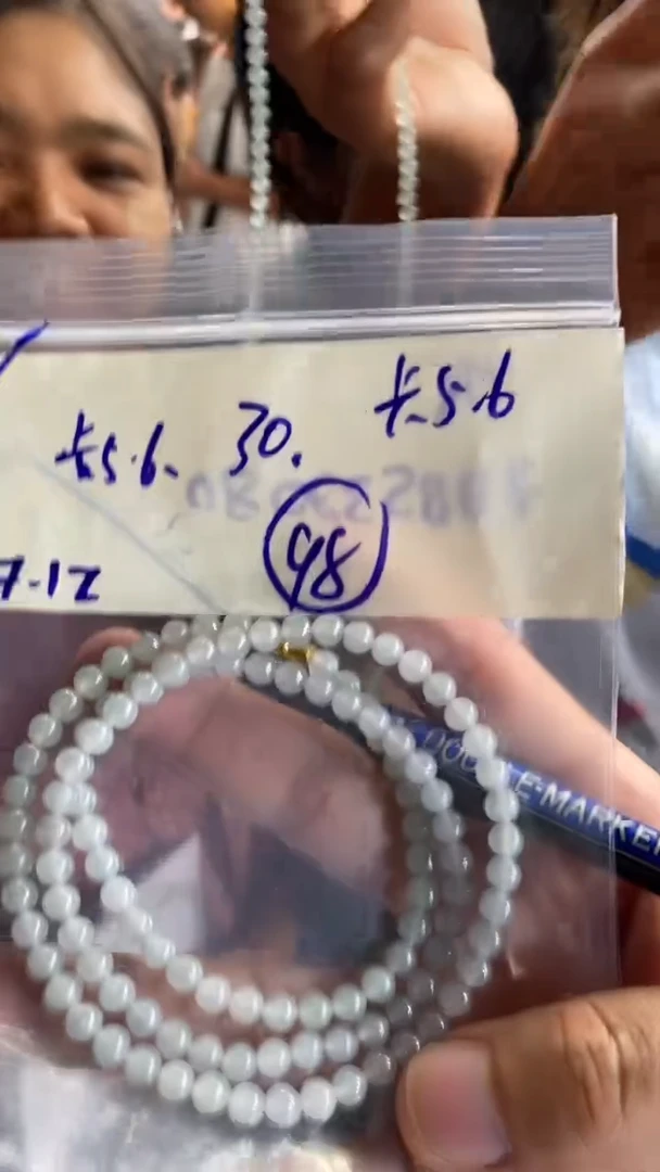 定制翡翠未镶嵌天然缅甸翡翠多样性