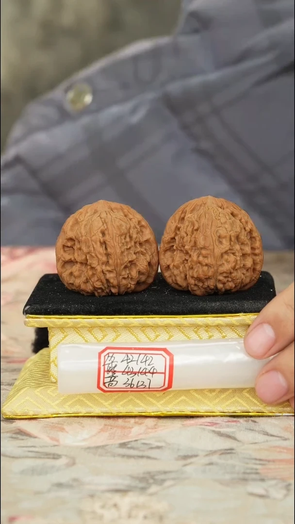 【闪购商品】文玩核桃把件赵喜满南将石