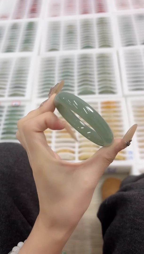 未镶嵌手镯石英质玉13-57D