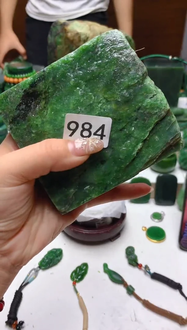 未镶嵌和田玉（碧玉）珠宝半成品1