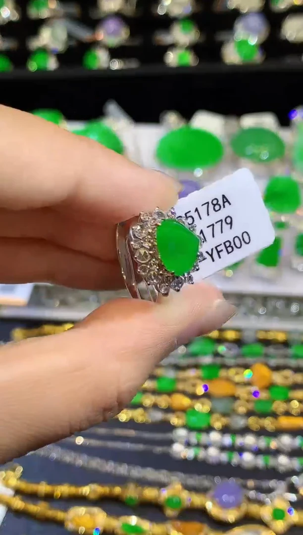 翡翠戒指18K金镶嵌L1779多样性发其一