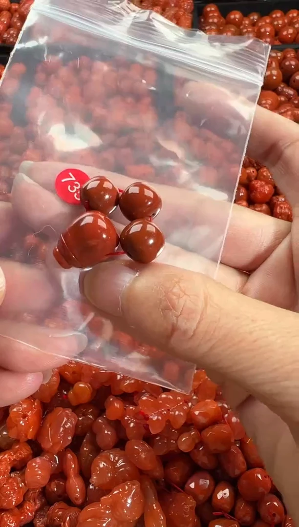 颈饰未镶嵌南红玛瑙1