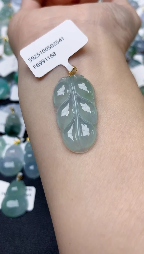 颈饰18K金镶嵌翡翠天然缅甸A货翡翠