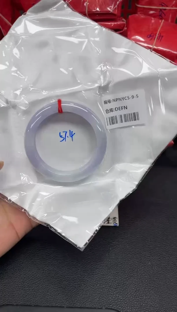 未镶嵌手镯翡翠深****?翡翠手镯