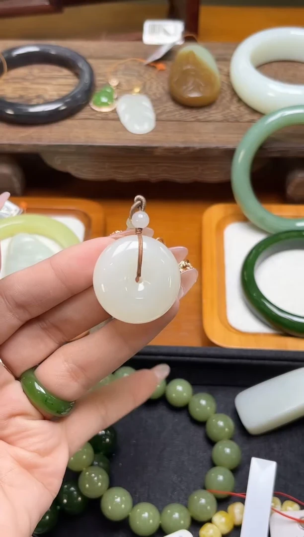 吊坠(不含链)未镶嵌和田玉s****n青海野牛沟白玉 平安扣