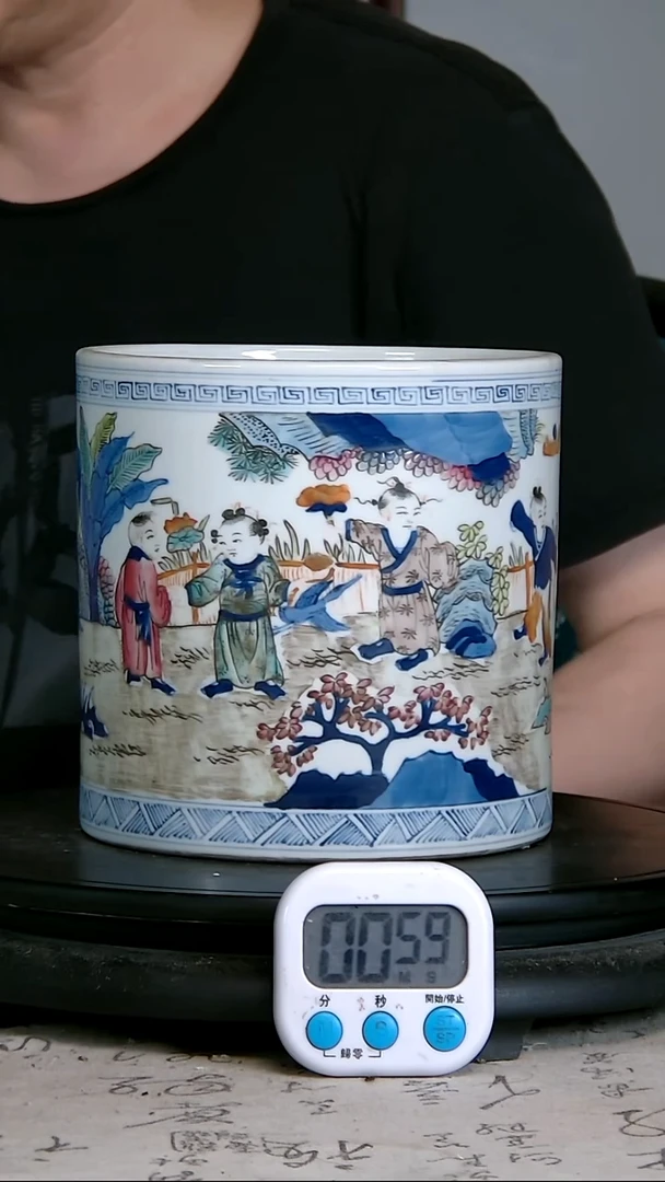 霸*虎斗彩精绘人物图图笔筒