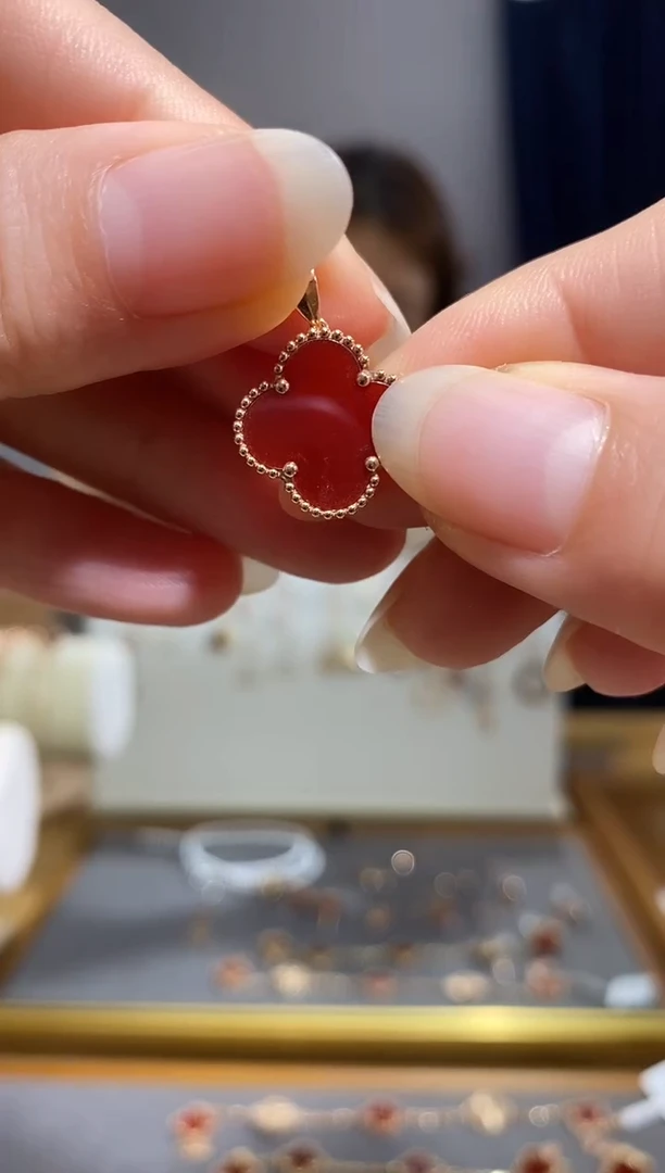 18K金镶嵌吊坠(不含链)玛瑙/玉髓吊坠