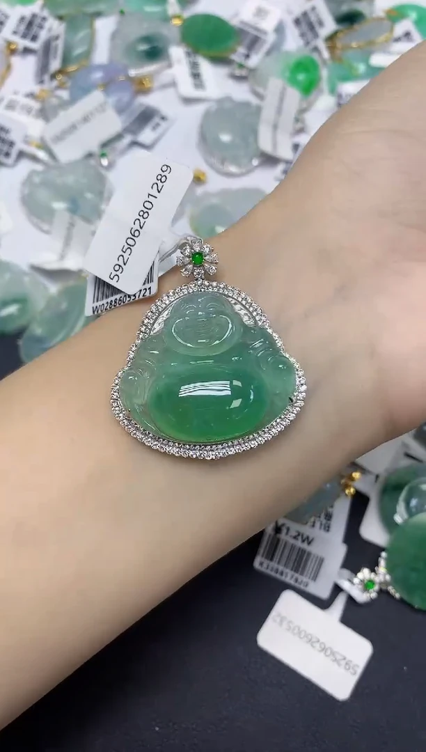 翡翠18K金镶嵌颈饰天然缅甸翡翠A货