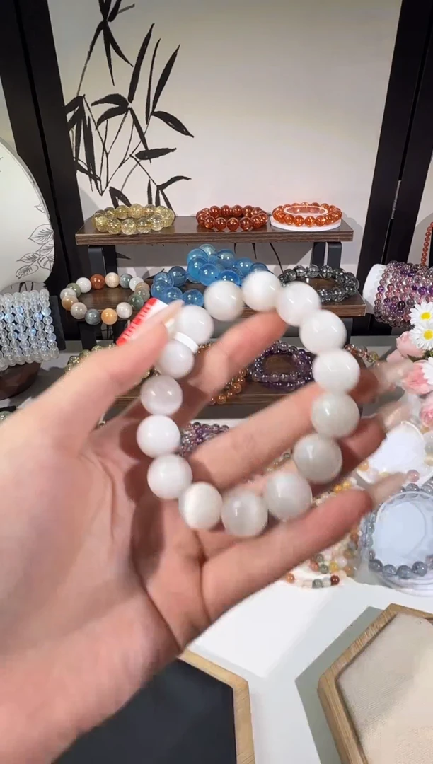 水晶摆件未镶嵌白兔毛手串