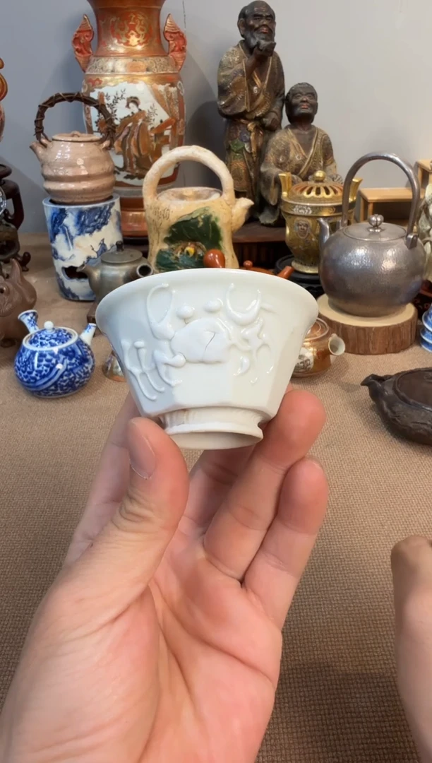 白瓷浮雕螃蟹主人杯