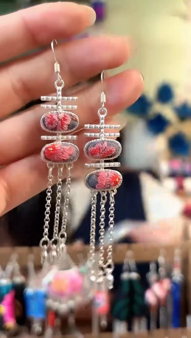 彩云南阁非遗老绣饰品609*