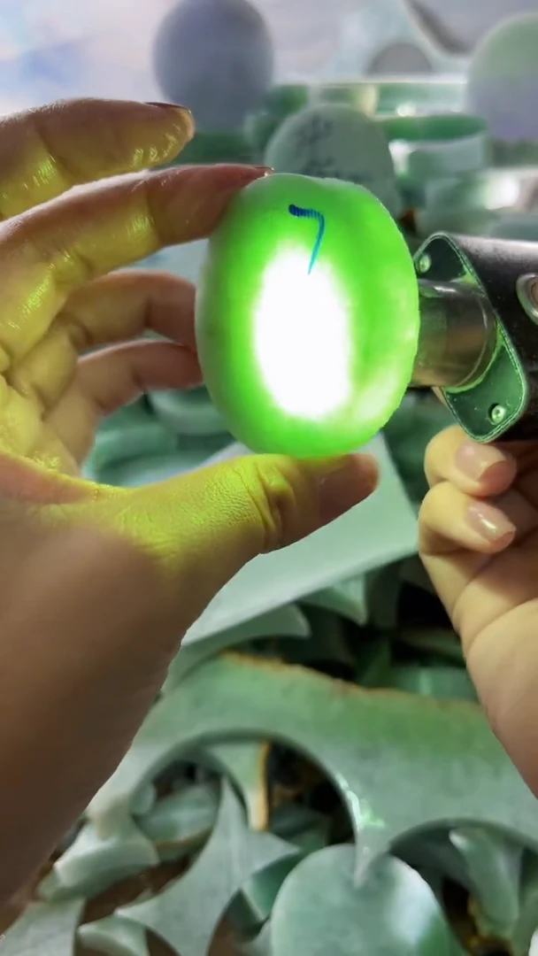 颈饰未镶嵌翡翠裸石翡翠缅甸翡翠A货钟207