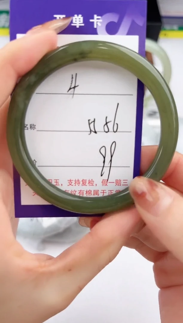 未镶嵌手镯和田玉4颜色微差无瑕疵