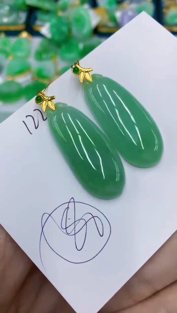 翡翠未镶嵌颈饰1111111111多样性发其一