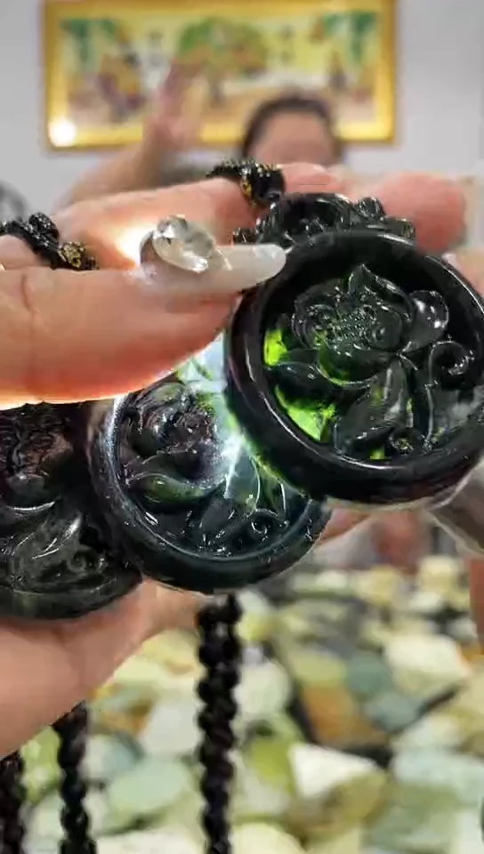 岫玉未镶嵌吊坠多样性发货发其中一件