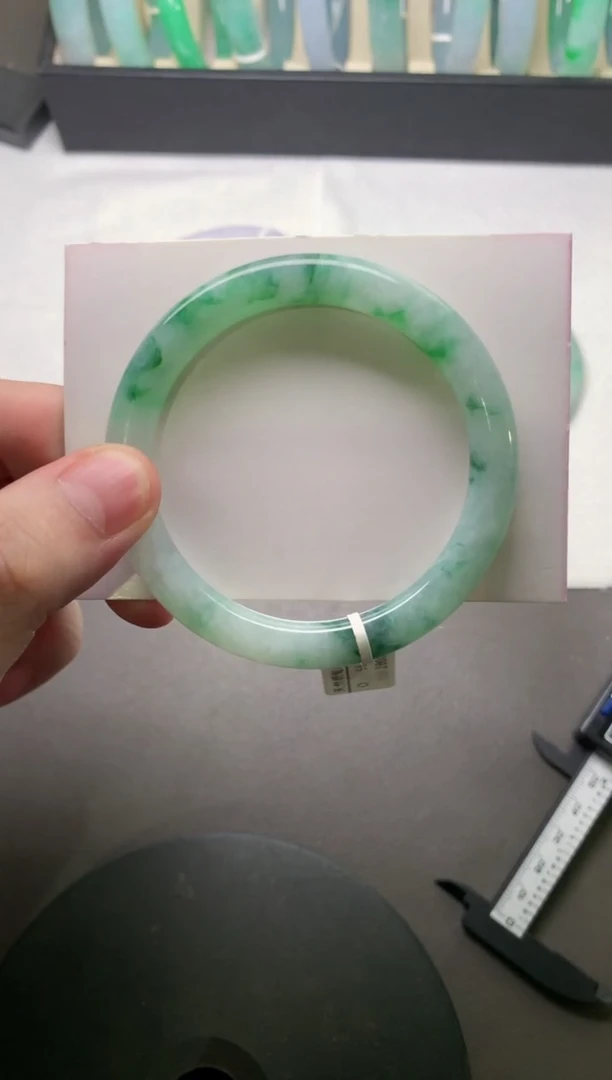 未镶嵌手镯（圆镯）翡翠55.6*8.1*8.3
