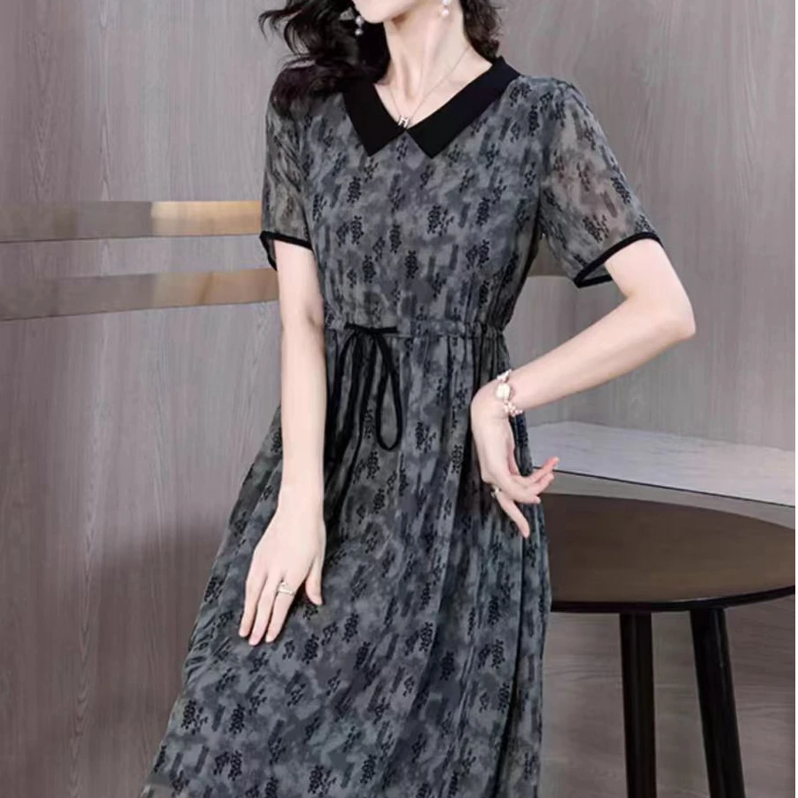 2024新设计师款巴黎灰连衣裙高端气质风碎花洋气显瘦