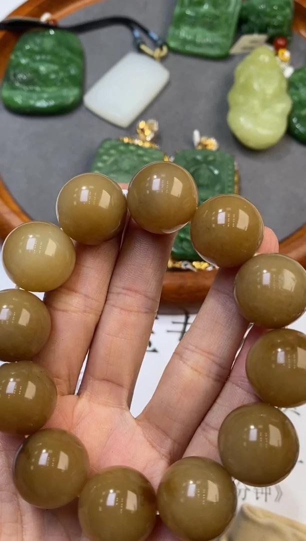 未镶嵌和田玉挂件江**g303470       多人
