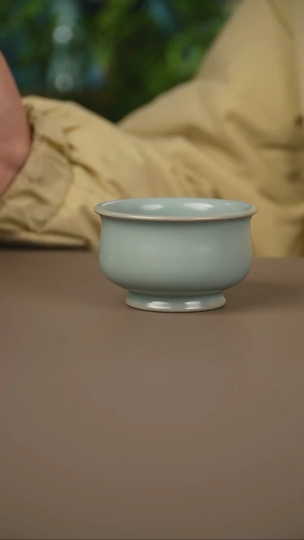 仿古卷足炉式杯一级