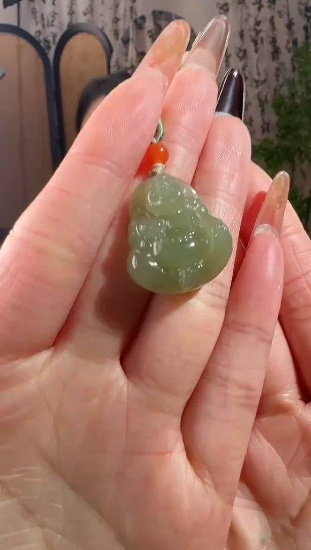 颈饰未镶嵌和田玉坐佛