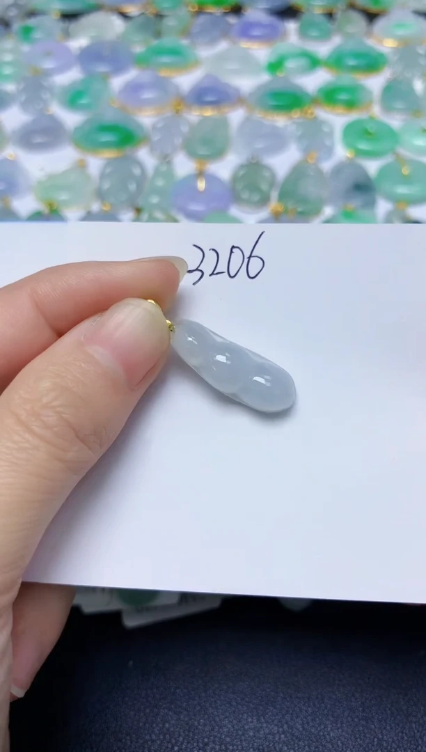 翡翠未镶嵌颈饰 天然缅甸翡翠A货