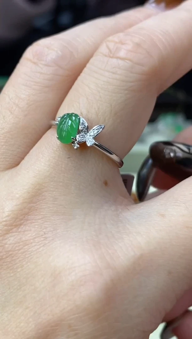 颈饰18K金镶嵌翡翠12369