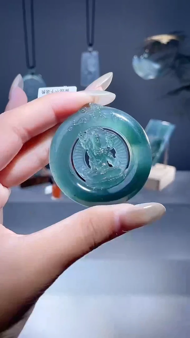 颈饰未镶嵌翡翠虚空