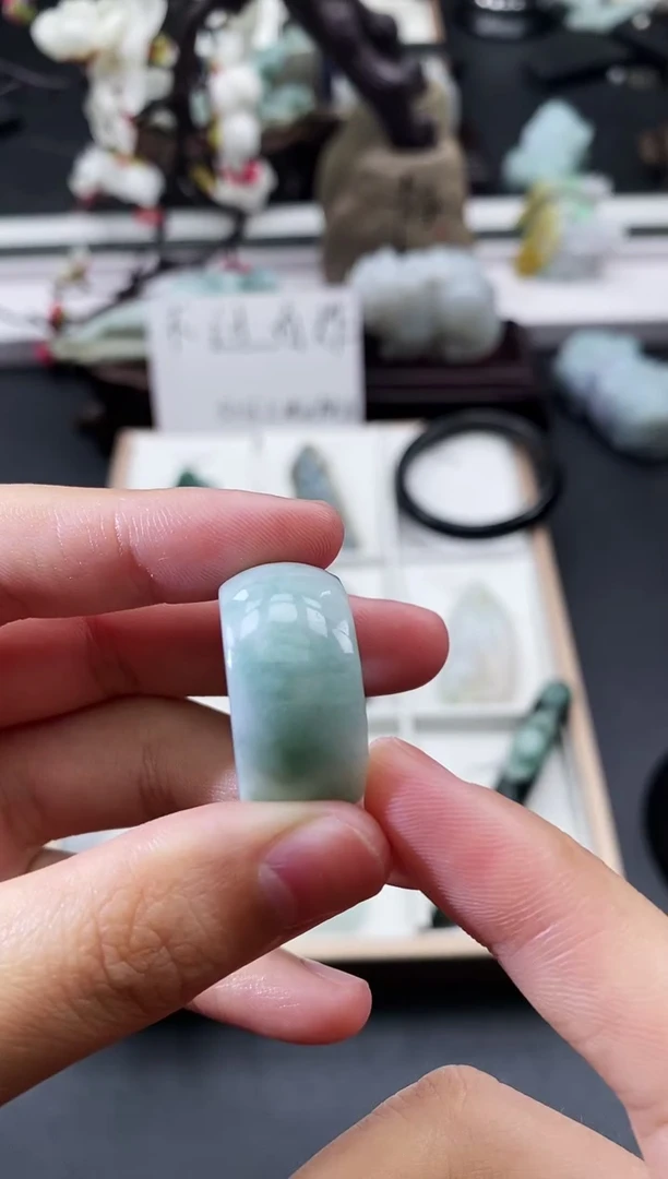 翡翠未镶嵌颈饰天然缅甸A货翡翠