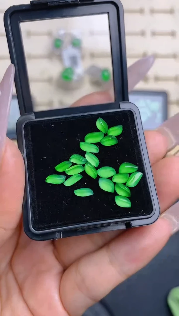 定制翡翠未镶嵌天然翡翠蛋面56