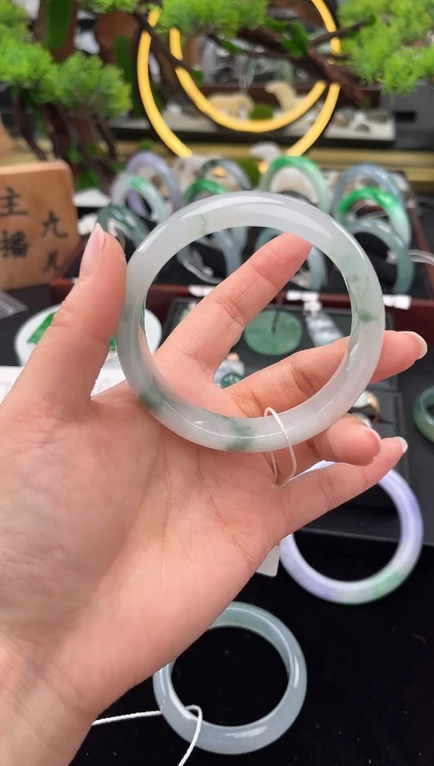 未镶嵌手镯翡翠手镯