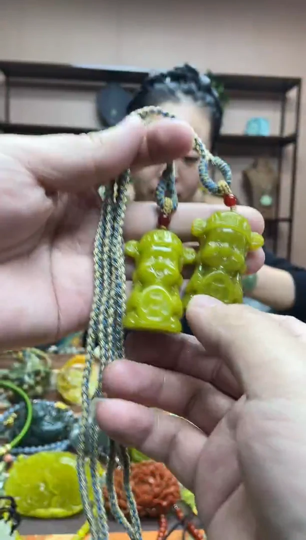 未镶嵌岫玉吊坠多样性发货发其中之一微瑕