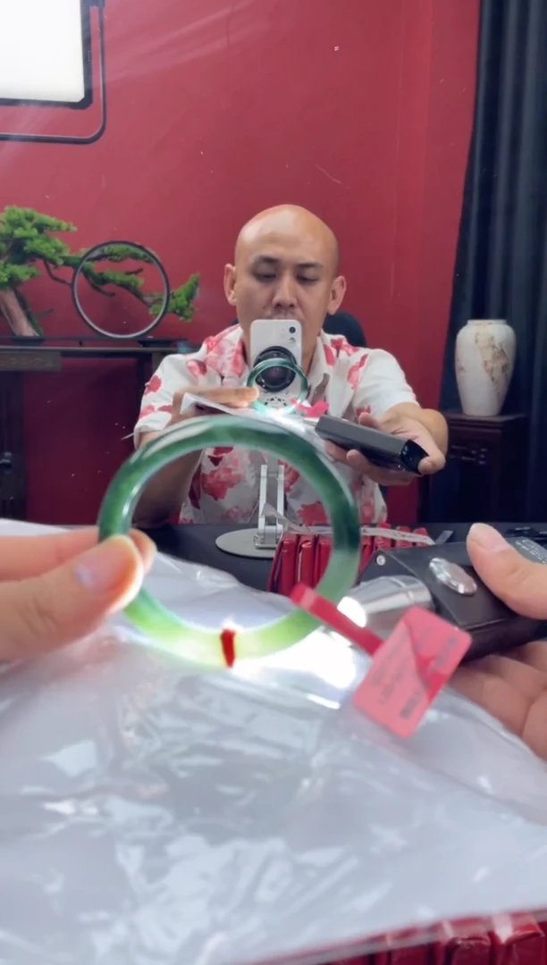 未镶嵌手镯（贵妃镯）翡翠3