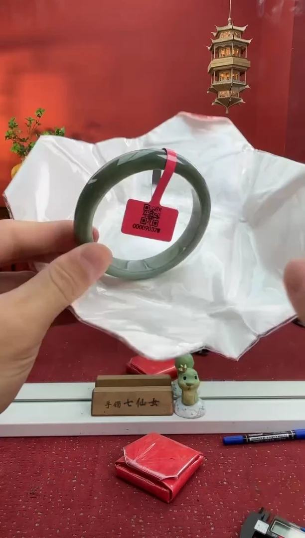 翡翠手镯未镶嵌7手镯