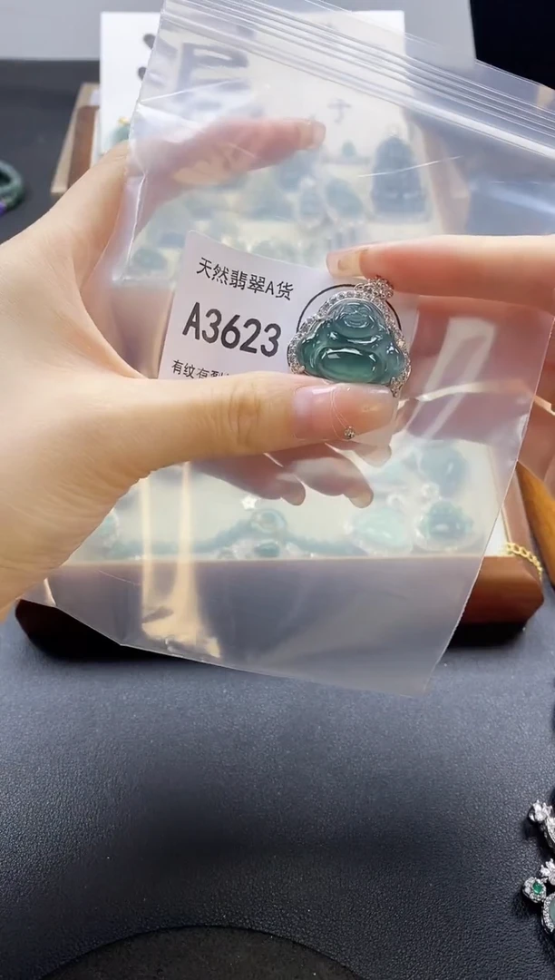 翡翠未镶嵌吊坠(赠链)天然翡翠A货