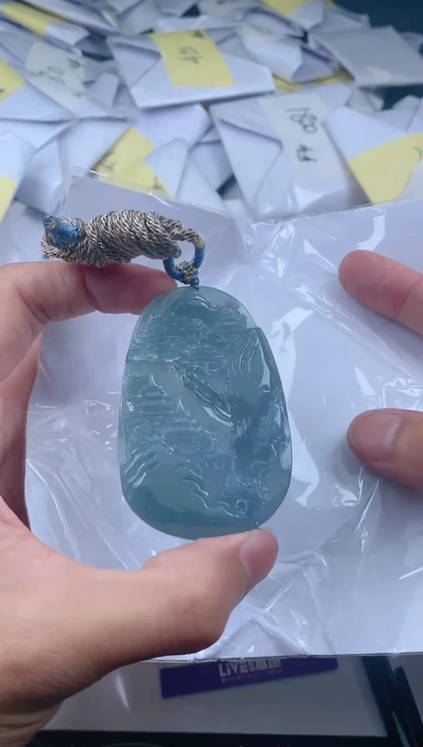 翡翠未镶嵌颈饰